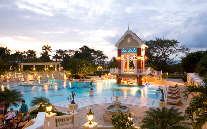 Ăn - Chơi - Khách sạn tuyệt đẹp với 105 hồ bơi