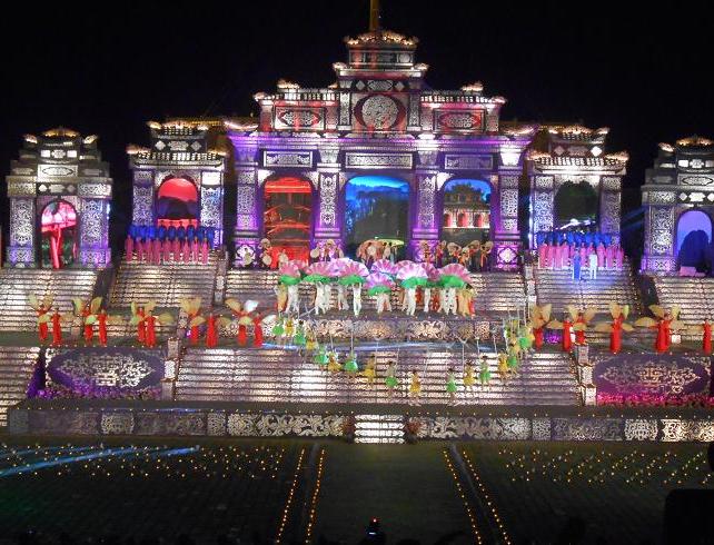 Đêm khai mạc Festival Huế 2014 rực rỡ sắc màu văn hóa Đông – Tây