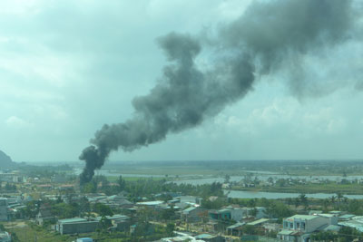 Miền Trung - Đà Nẵng: Cháy lớn tại xí nghiệp môi trường Ngũ Hành Sơn