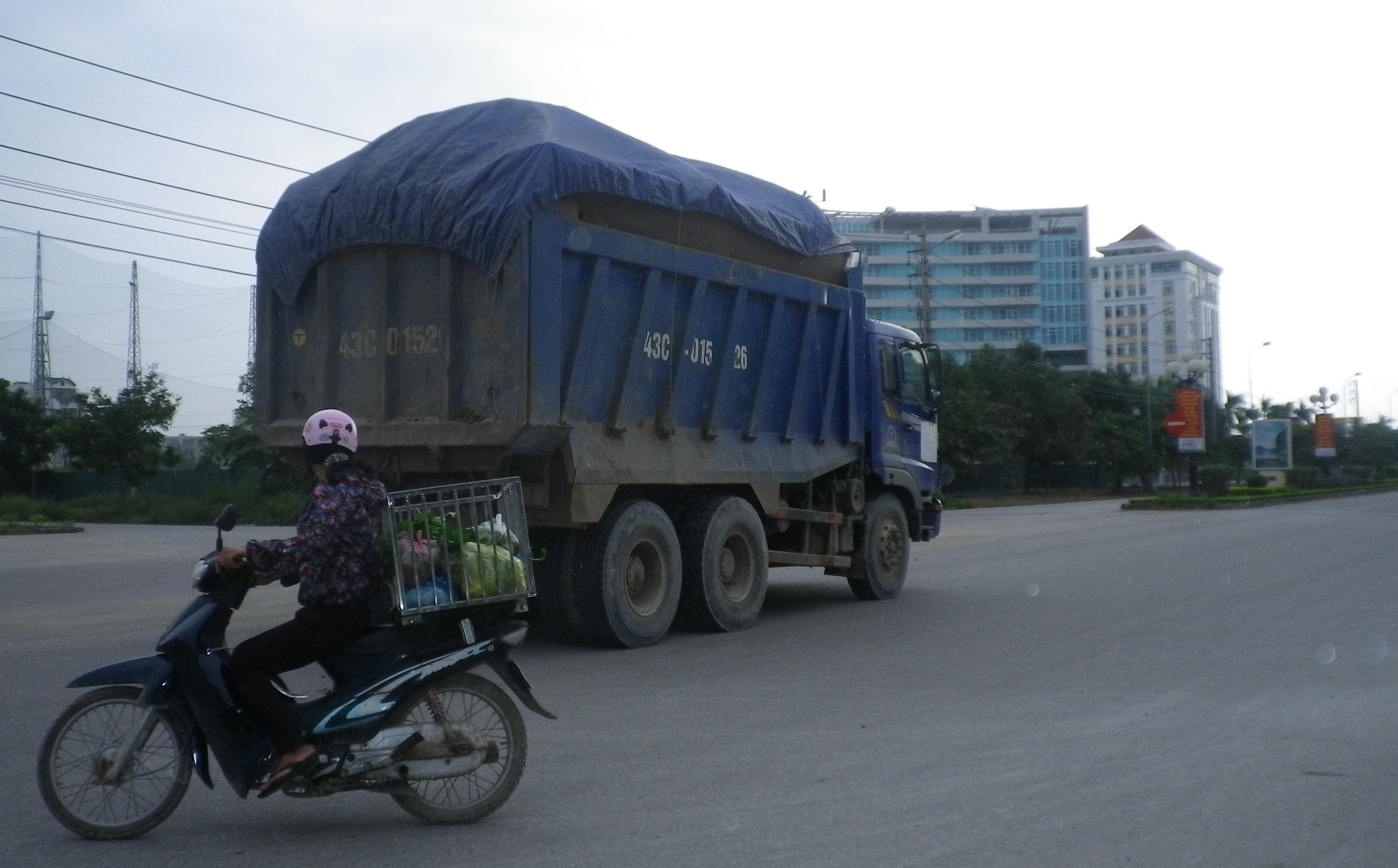 Miền Trung - Thành phố Thanh Hóa “bất lực” trước thực trạng xe chở quá tải. (Hình 6).