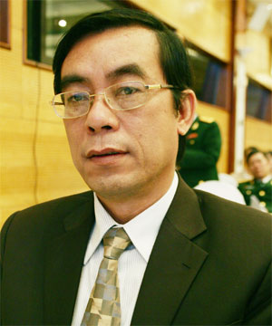 (ĐSPL) - Ông Nguyễn Đức Chính vừa được bầu giữ chức vụ Chủ tịch UBND tỉnh Quảng Trị, nhiệm kỳ 2011-2016. - tin_tuc_11