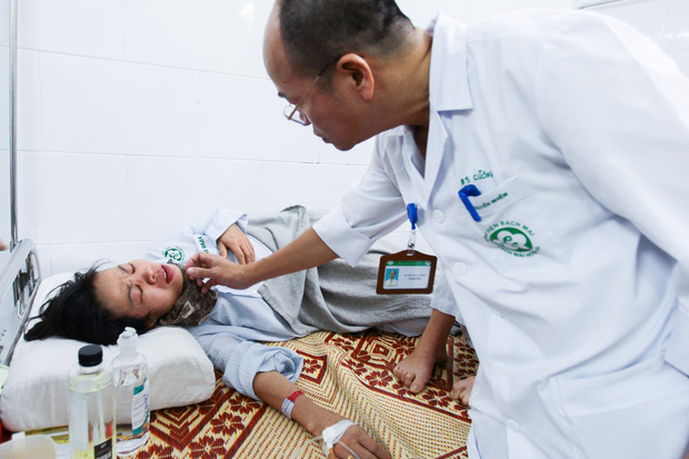Sức khoẻ - Làm đẹp - Dồn dập bệnh nhân nhập viện do sốt xuất huyết: Giường bệnh thiếu, bác sĩ kiệt sức