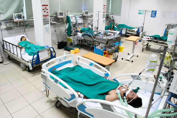 Sức khoẻ - Làm đẹp - Dồn dập bệnh nhân nhập viện do sốt xuất huyết: Giường bệnh thiếu, bác sĩ kiệt sức (Hình 12).