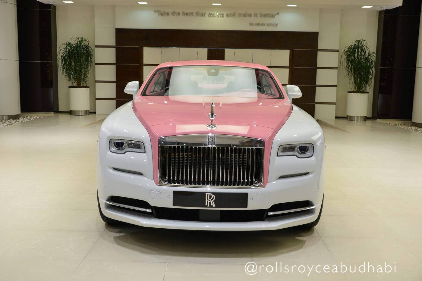 Tin tức - Ngắm Rolls-Royce Wraith phiên bản Barbie hồng “độc nhất vô nhị“ ở Abu Dhabi (Hình 5).