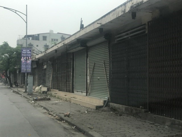 Tin tức - Phố đồ bảo hộ lao động cạnh ga Hà Nội đồng loạt đóng cửa