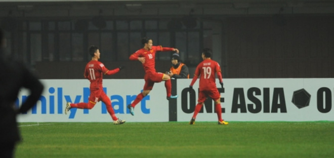 KHÔNG THỂ TIN NỔI! U23 Việt Nam đặt cả châu Á dưới chân bằng chiến thắng để đời - Ảnh 1.