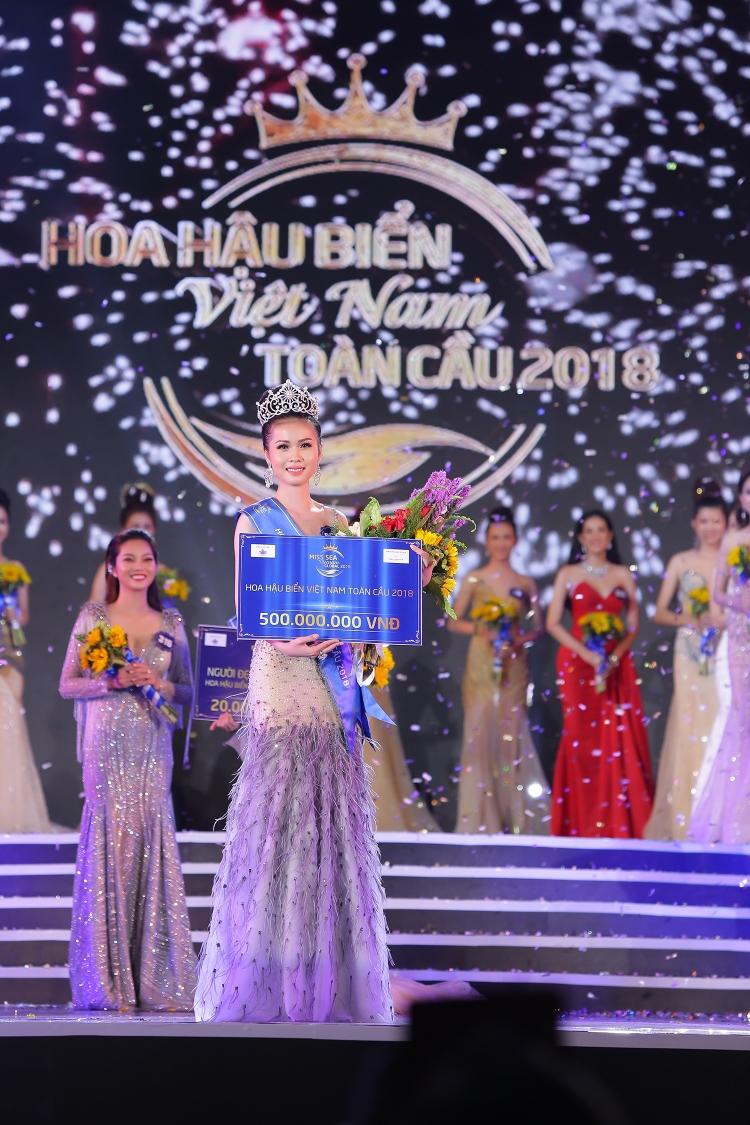 Sự kiện - Người đẹp đăng quang Hoa hậu Biển Toàn cầu 2018 không nhớ hết tên 12 huyện đảo