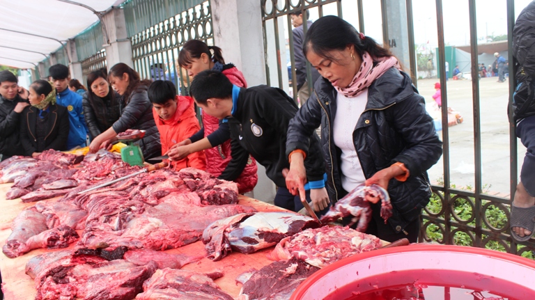 Tin tức - Mục sở thị màn xẻ thịt trâu chọi khiếp đảm tại Hà Nội (Hình 5).