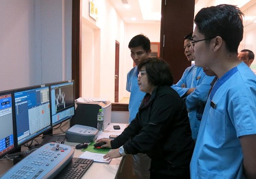 Sức khoẻ - Làm đẹp - Vinmec trang bị máy xạ trị ung thư hiện đại nhất Việt Nam