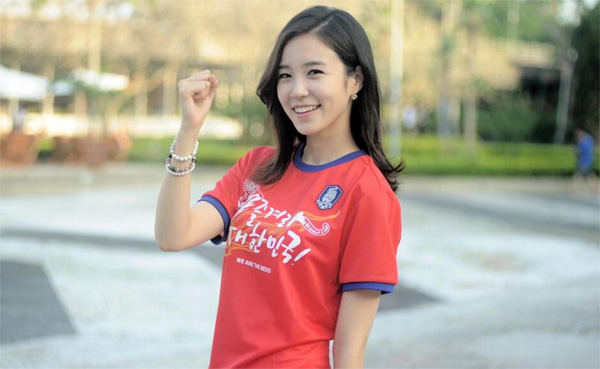 Cộng đồng mạng - Clip: Nữ phóng viên Hàn xinh đẹp khiến dân mạng điên đảo (Hình 5).