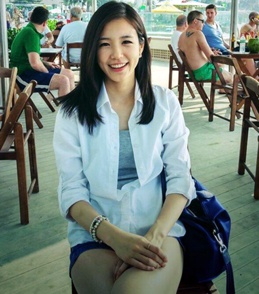 Cộng đồng mạng - Clip: Nữ phóng viên Hàn xinh đẹp khiến dân mạng điên đảo (Hình 7).