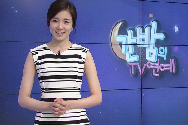 Cộng đồng mạng - Clip: Nữ phóng viên Hàn xinh đẹp khiến dân mạng điên đảo (Hình 11).