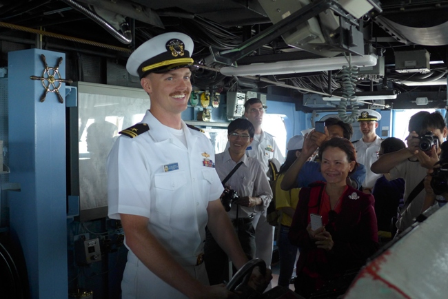  - Chiến hạm Hoa Kỳ USS John S. McCain thăm Đà Nẵng (Hình 6).