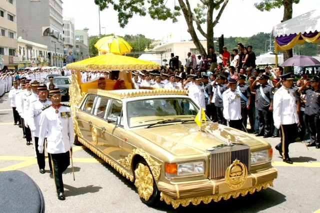 Limousine dát vàng 298 tỷ đồng của quốc vương Brunei