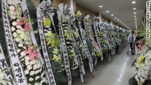 - Đám tang nữ thuyền viên anh hùng trong vụ chìm phà Sewol (Hình 2).