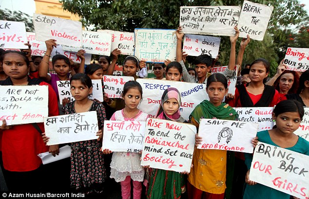  - Ấn Độ: Hai bé gái bị cưỡng hiếp, treo cổ lên cây (Hình 2).