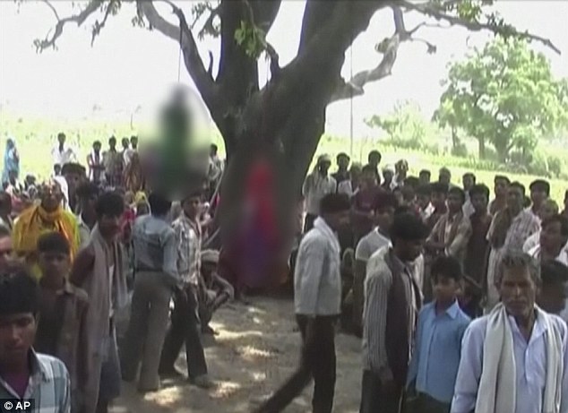  - Ấn Độ: Hai bé gái bị cưỡng hiếp, treo cổ lên cây