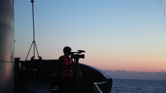  - Cuộc sống trên tàu CSB Việt Nam qua ống kính phóng viên CNN (Hình 10).