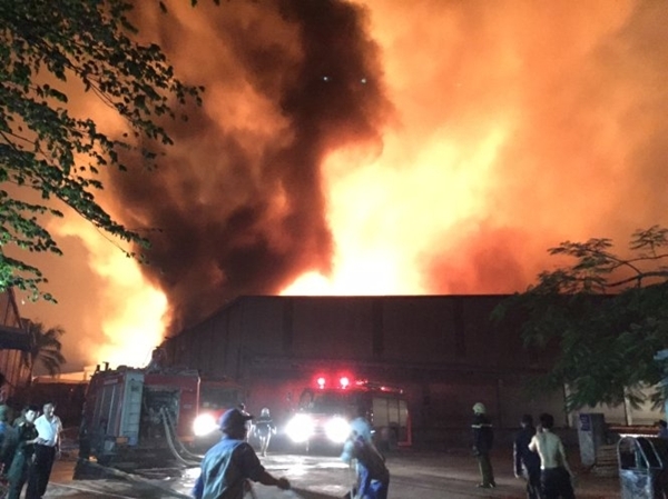  - Toàn cảnh vụ cháy Khu công nghiệp Quang Minh (Hình 6).