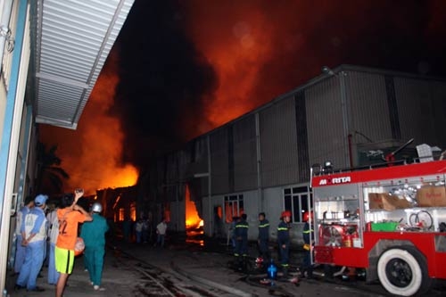  - Toàn cảnh vụ cháy Khu công nghiệp Quang Minh (Hình 7).