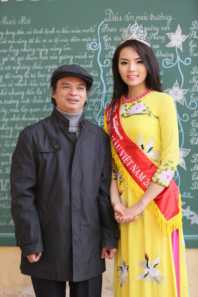 Chuyện làng sao - Hoa hậu Kỳ Duyên về thăm trường cũ ở Nam Định (Hình 9).
