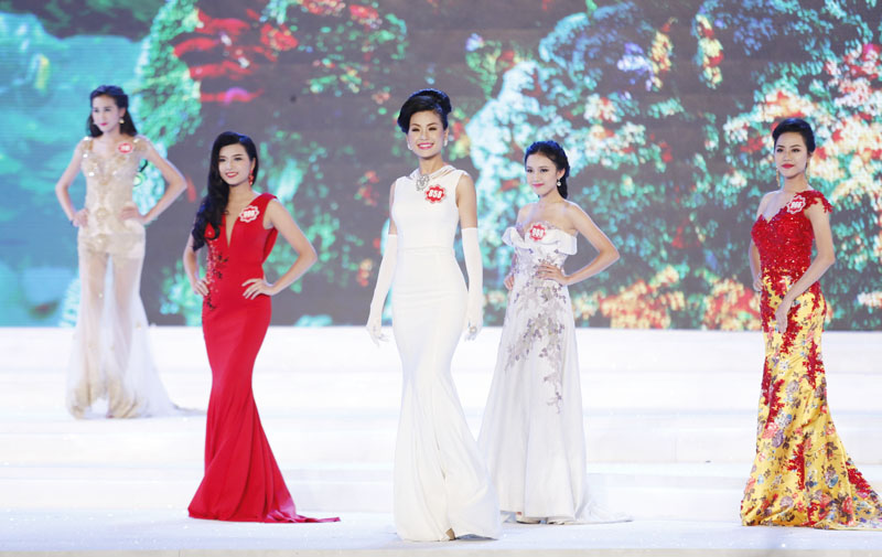 Trực tiếp Chung kết Hoa hậu Việt Nam: Công bố Top 10