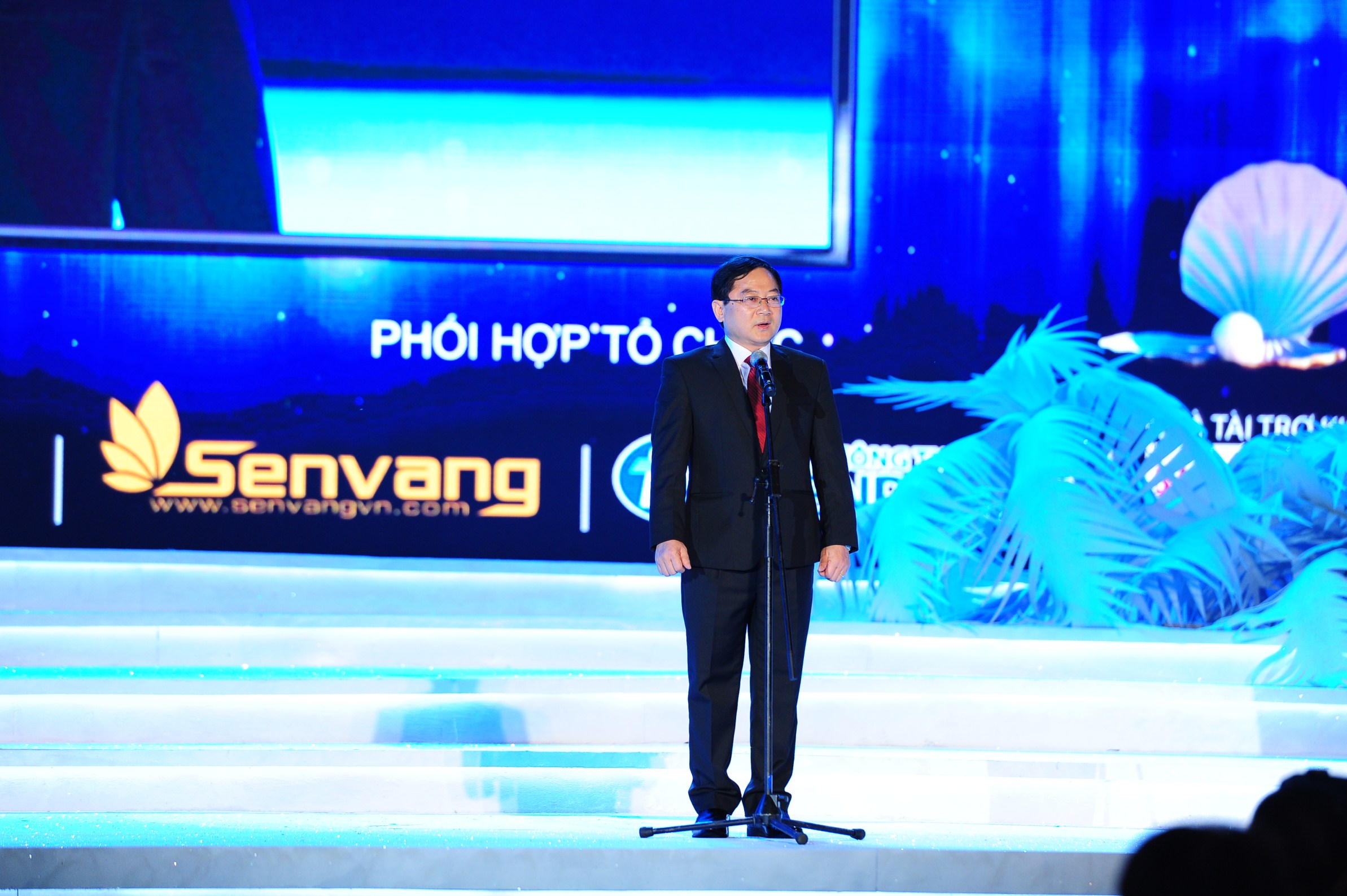 Nguyễn Cao Kỳ Duyên đăng quang ngôi vị Hoa hậu Việt Nam 2014