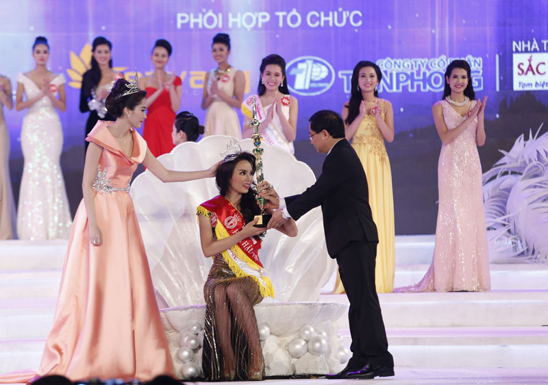 Nguyễn Cao Kỳ Duyên đăng quang ngôi vị Hoa hậu Việt Nam 2014