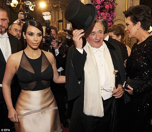 Chuyện làng sao - Được trả 500 ngàn đô, Kim Kardashian vẫn chảnh chọe (Hình 3).