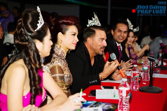 Thúy Hạnh cùng Hoa hậu quý bà Sương Đặng làm giám khảo tại Mỹ 