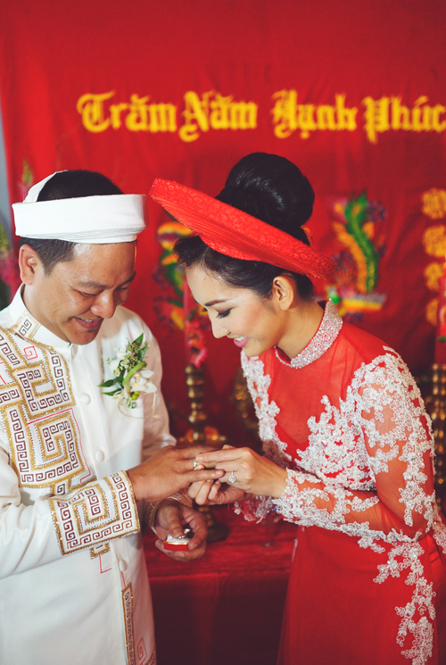 Kim Hiền nở nụ cười hạnh phúc trong ngày cưới