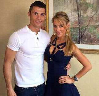  - Vắng bạn gái, Ronaldo tòm tem nữ phóng viên?