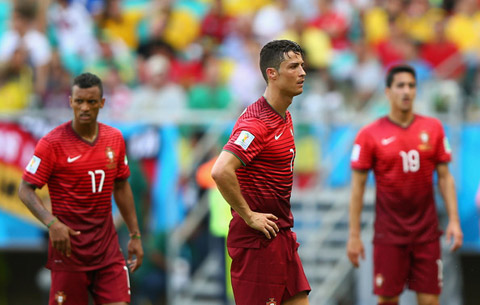  - Ronaldo ăn đứt Messi ở khoản đổi kiểu tóc tại World Cup 2014 (Hình 2).