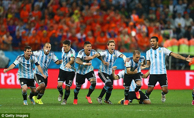  - Argentina 4-2 Hà Lan (KT): Hà Lan gục ngã đau đớn trên chấm 11m