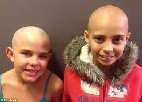  - Cảm phục bé gái 9 tuổi cạo trọc đầu để động viên bạn ung thư