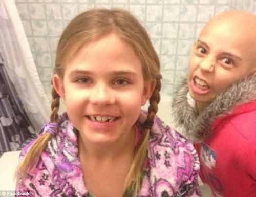  - Cảm phục bé gái 9 tuổi cạo trọc đầu để động viên bạn ung thư (Hình 2).