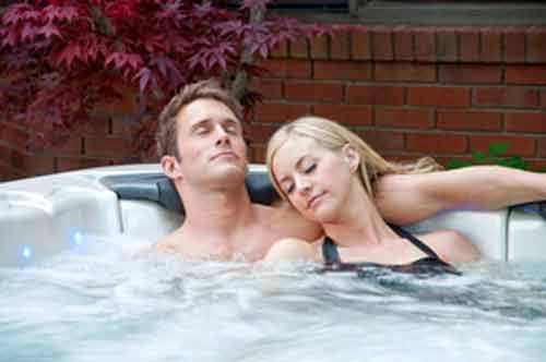  - 'Yêu” trong bồn tắm nước nóng có phải là cách tránh thai an toàn?