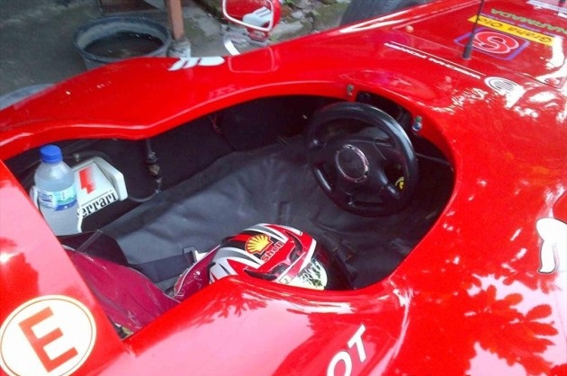Siêu xe đua Ferrari F1 được tái hiện hoàn hảo bởi một ngư dân