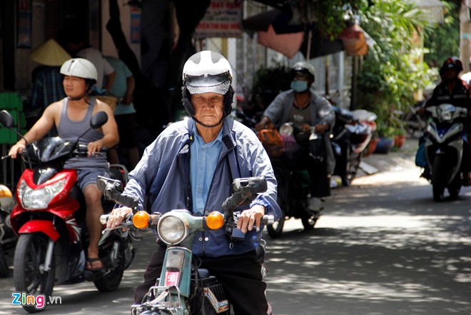  - Cụ ông 85 tuổi ở Sài Gòn phượt bằng xe máy khắp 3 miền (Hình 10).
