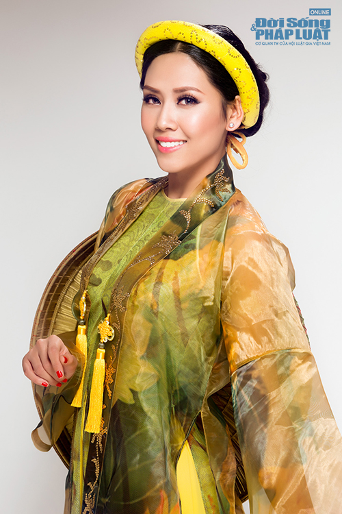 Chuyện làng sao - Nguyễn Thị Loan đẹp mê hồn trong bộ áo tứ thân tại Miss World (Hình 12).