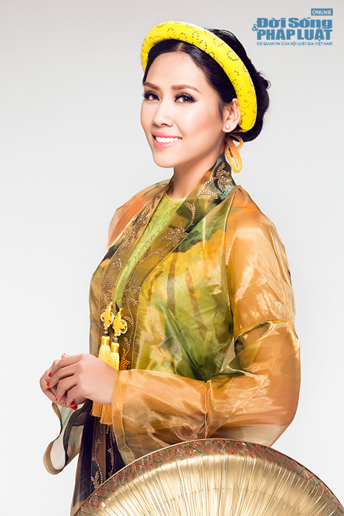 Chuyện làng sao - Nguyễn Thị Loan đẹp mê hồn trong bộ áo tứ thân tại Miss World (Hình 8).