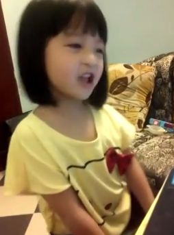 Cộng đồng mạng - Sốt clip bé 3 tuổi hát “Dấu mưa” cực ngọt tai 