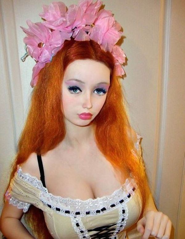 Cô nàng 9X phẫu thuật cơ thể để trở thành búp bê Barbie sống