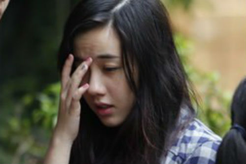 Hot girl Mie, JVevermind khóc nức nở khi đến nhà Toàn Shinoda