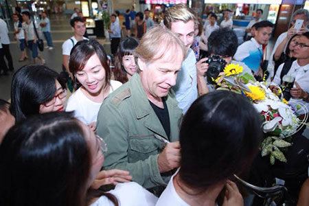 Cộng đồng mạng - Tin tức Richard Clayderman đến Việt Nam khiến dân mạng phát cuồng (Hình 4).