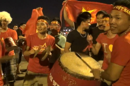 Clip: Cổ động viên “ăn mừng” trước thất bại của U19 Việt Nam