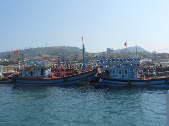 Tin tức - Ăn theo giàn khoan HD-981, tàu cá Trung Quốc lộng hành (Hình 2).