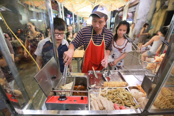 Thị trường - Người Hà Nội hào hứng chào đón phố ẩm thực mới (Hình 12).