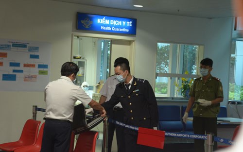 Bộ Y tế diễn tập phòng chống Ebola tại sân bay Tân Sơn Nhất
