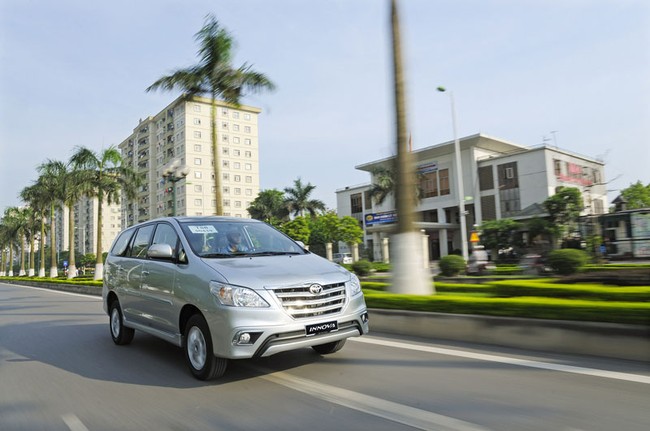 Thị trường - Toyota Việt Nam bất ngờ giới thiệu Innova 2014 (Hình 3).